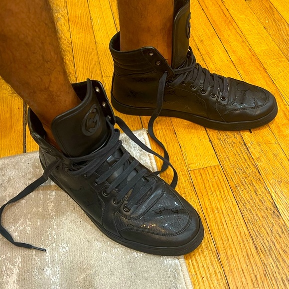 Authentic GUCCI Sneakers - Picture 1 of 4